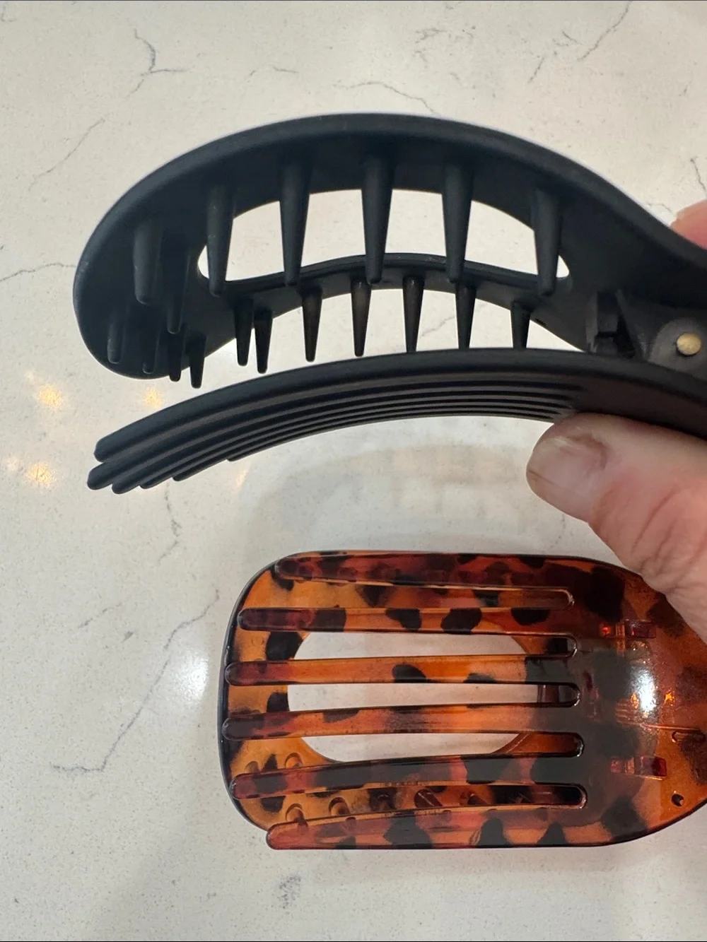 Set of 2 Large Oval Hair Claw Clips - Black & Tortoiseshell